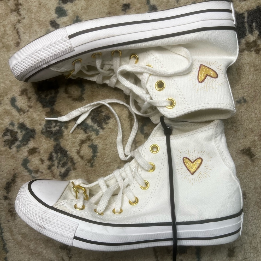 Converse Chuck Taylor All Star High White Valentine's Day 2023 - Picture 3 of 9
